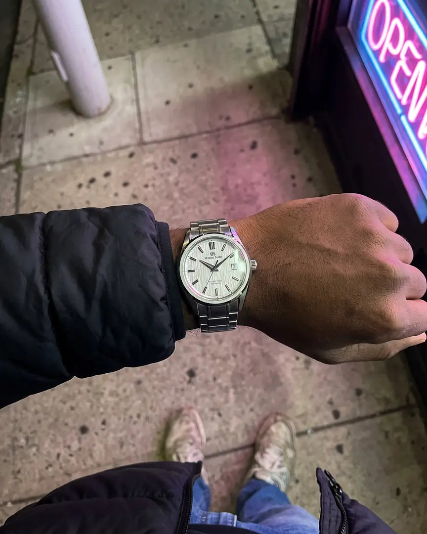 Seiko Mod Grand Seiko – Grey Sunburst on the wrist